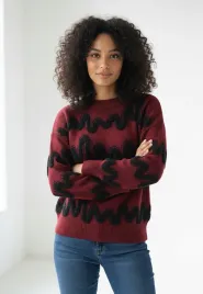 sweter-damski-bordowy-z-falistym-wzorem-boucle-dekolt-okragly-dlugi-rekaw