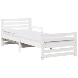 drewniana-rama-lozka-z-materacem-w-stylu-minimalistycznym-biala-sosno