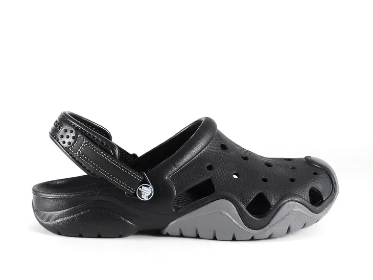 crocs-swiftwater-mesh-deck-sandal-black-435