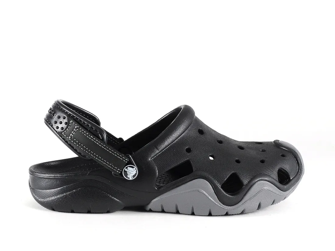 crocs-swiftwater-mesh-deck-sandal-black-435