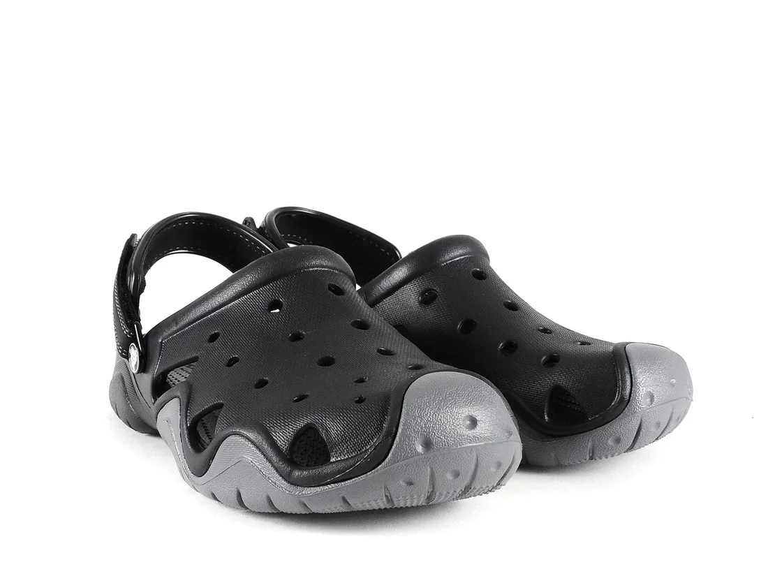 crocs-swiftwater-mesh-deck-sandal-black-435