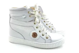 skorzane-biale-sneakersy-polbuty-2627