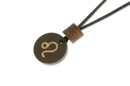 wisiorek-znak-zodiaku-lew-drewniany-regulowany-na-sznurku