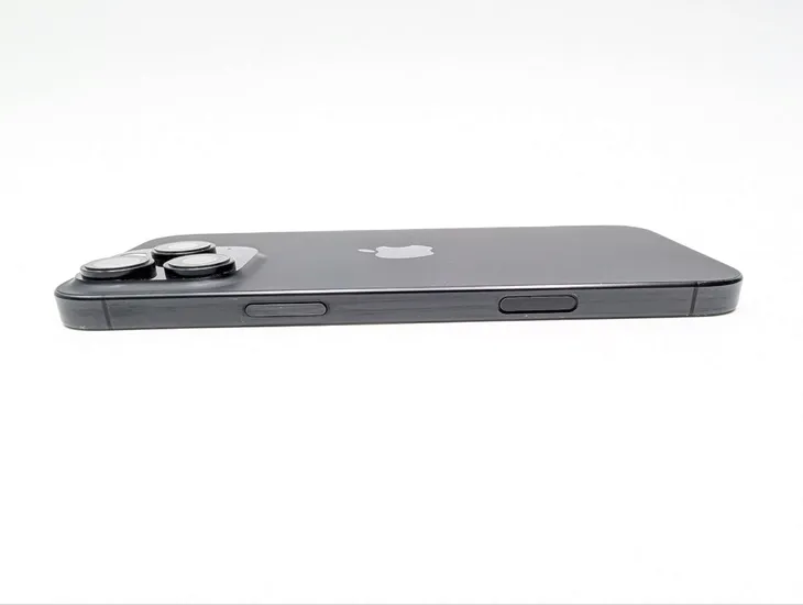 apple-iphone-16-pro-max-256gb-tytan-czarny-funkcje-aparatu-autofocus-cyfrowa-stabilizacja-obrazu-hdr-lampa-blyskowa-nagrywanie-wideo-optyczna-stabilizacja-obrazu-panorama-samowyzwalacz-wykrywanie-twarzy-zdjecia-seryjne-zoom