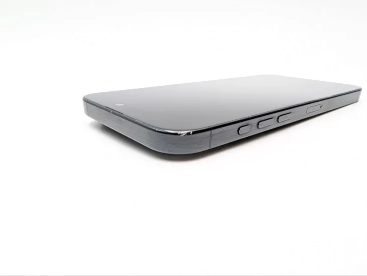 apple-iphone-16-pro-max-256gb-tytan-czarny-material-metal-szklo