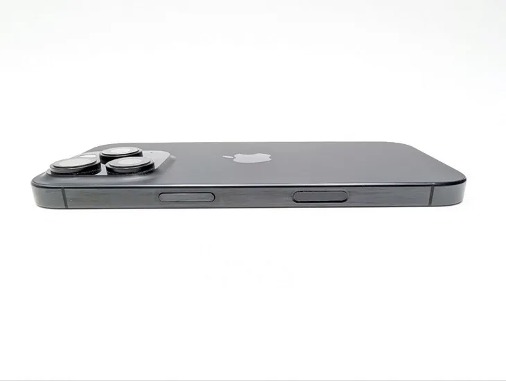 apple-iphone-16-pro-128gb-tytan-czarny-typ-smartfon