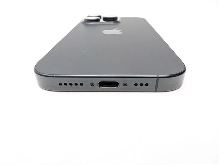 apple-iphone-16-pro-128gb-tytan-czarny-funkcje-aparatu-autofocus-cyfrowa-stabilizacja-obrazu-hdr-lampa-blyskowa-nagrywanie-wideo-optyczna-stabilizacja-obrazu-panorama-samowyzwalacz-wykrywanie-twarzy-zdjecia-seryjne-zoom