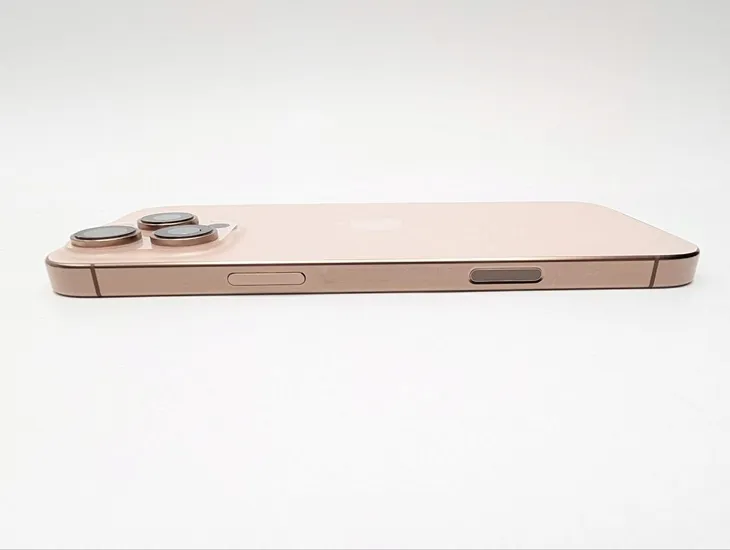 apple-iphone-16-pro-max-256gb-tytan-pustynny-rozdzielczosc-nagrywanych-filmow-4k-1080p-fullhd-720p-hd