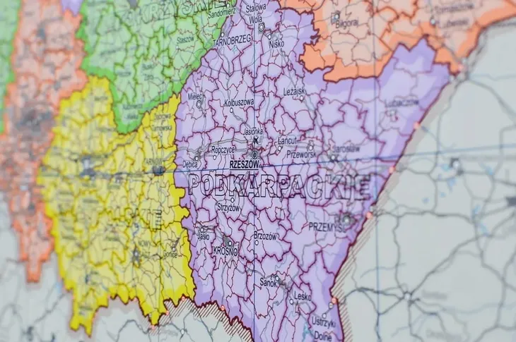 mapa-polski-a2-dwustronna-laminowana-art-map-rok-wydania-2017