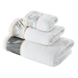 recznik-kapielowy-bawelniany-z-ozdobna-bordiura-eva-minge2-70x140-bialy