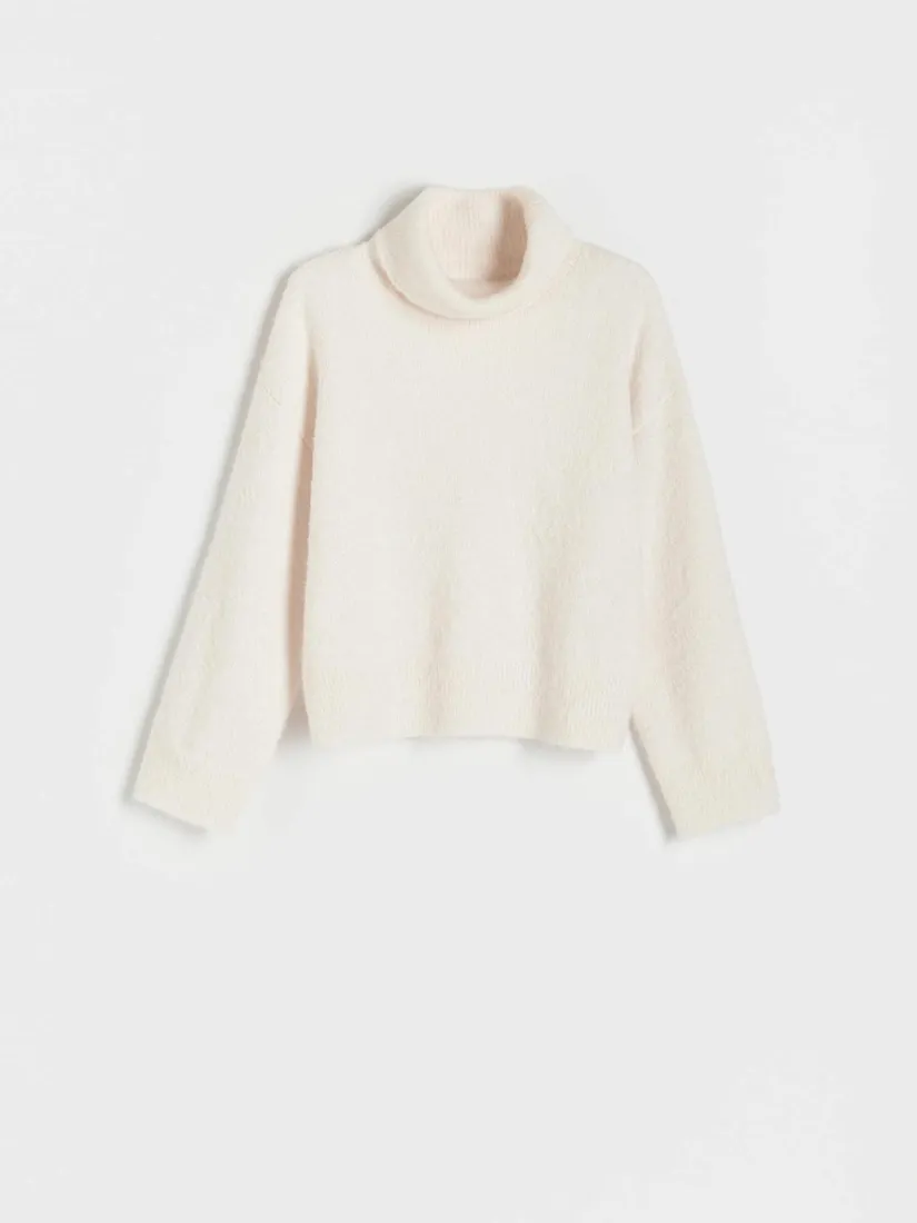 bezowy-sweter-z-golfem-reserved-s