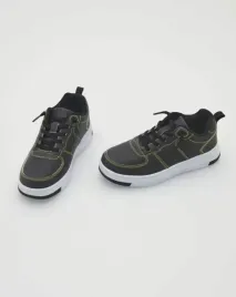 czarne-sneakersy-z-zielonymi-niciami-reserved-30