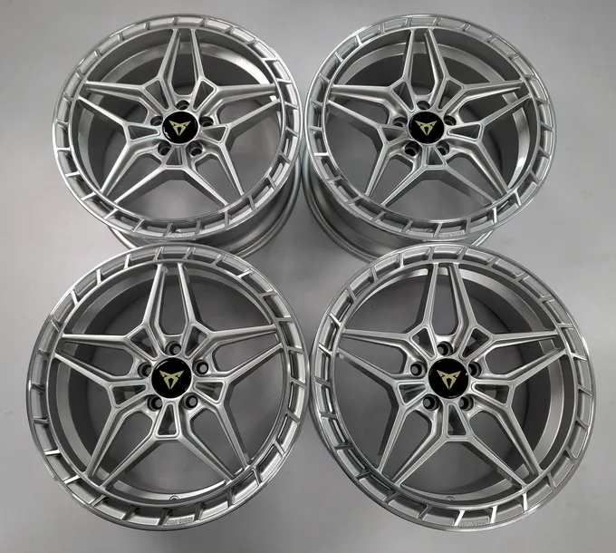 nowe-alufelgi-cupra-19-born-waga-z-opakowaniem-36-kg