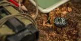 helikon-kompas-button-compass-large-czarny-cechy-dodatkowe-swiecace-znaczniki