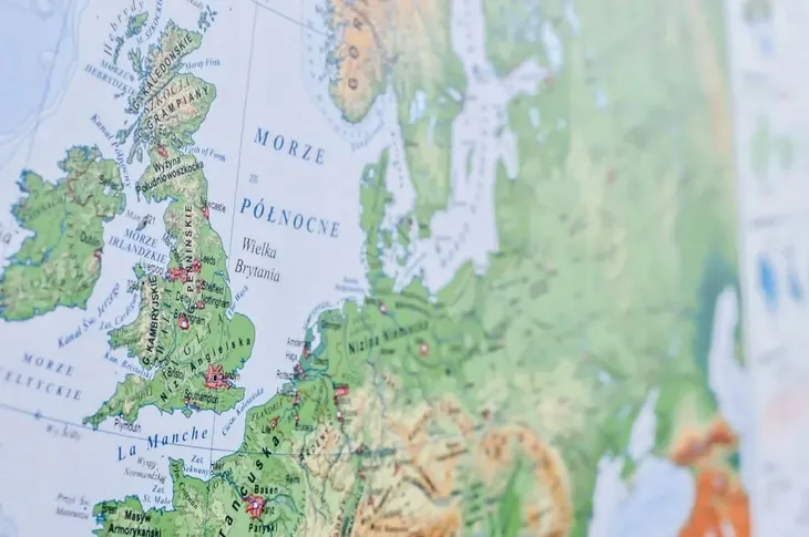 mapa-europy-a2-dwustronna-scienna-art-map-tytul-mapa-europy-a2-uksztaltowanie-powierzchni-polityczna-dwustronna-scienna