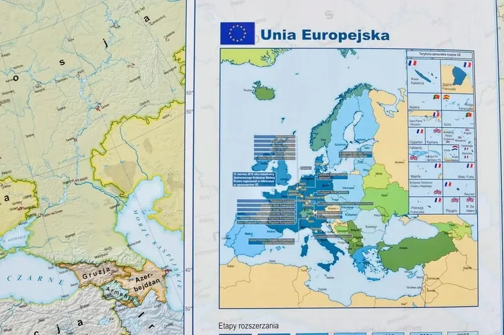 mapa-europy-a2-dwustronna-scienna-art-map-nosnik-ksiazka-papierowa
