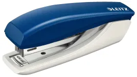 zszywacz-leitz-5517-na-male-zszywki-nr10-niebieski