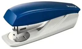 zszywacz-biurowy-leitz-5501-25-kartek-niebieski