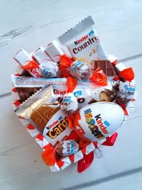 tort-kinder-serce-urodziny-imieniny-walentynki-czekoladki-box