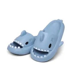 grube-klapki-na-basen-rekiny-antyposlizgowe-kapcie-shark-niebieskie-34-35
