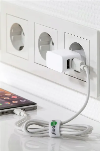 podwojna-ladowarka-usb-12w-biala-marka-goobay