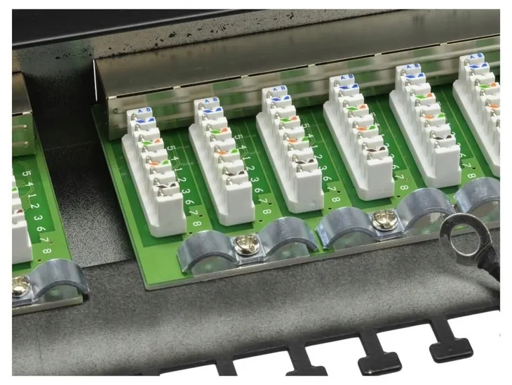 neku-patchpanel-kat-5e-19-24p-ftp-z-polka-1u-producent-neku