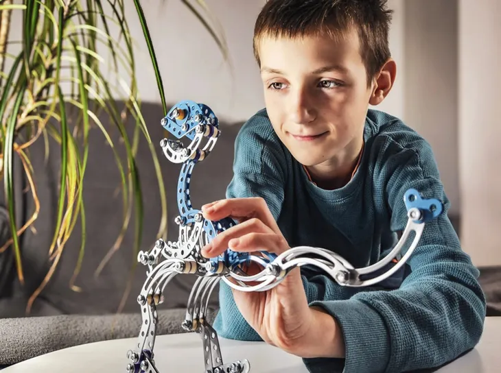maly-konstruktor-velociraptor-alexander-8-wiek-dziecka-8-lat