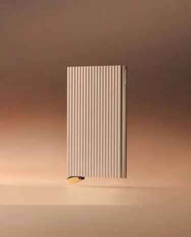portfel-secrid-rfid-cardprotector-fluted-cashmere-material-dominujacy-aluminium