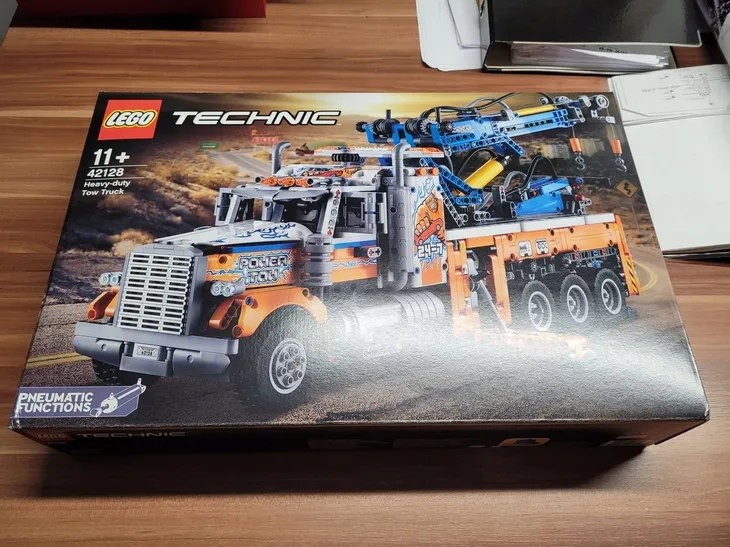 lego-technic-42128-ciezki-samochod-pomocy-drogowej-minimalny-wiek-dziecka-11