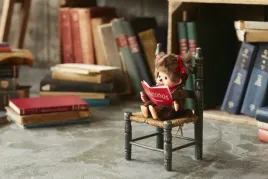 monchhichi-przytulanka-malpka-dziewczynka-z-ksiazk