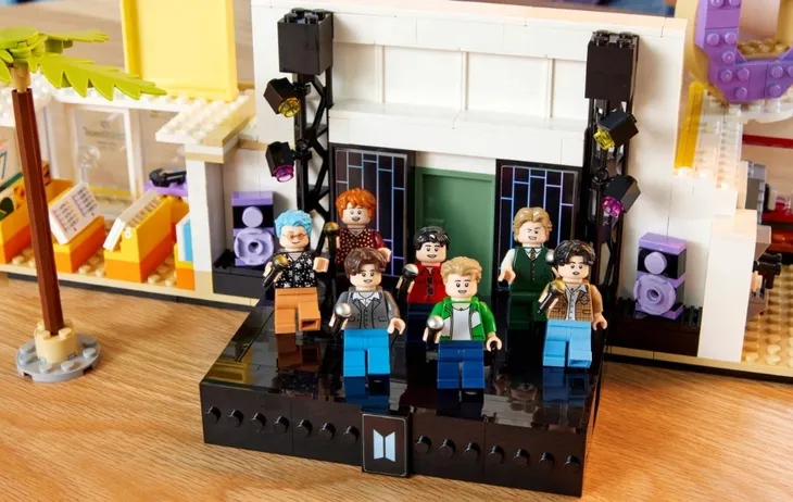 klocki-lego-dynamit-bts-749-elementow-wiek-dziecka-18-lat