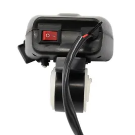 ladowarka-motocyklowa-usb-2x-z-woltomierzem-podwojne-porty