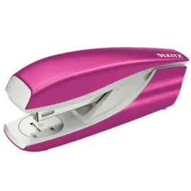 zszywacz-biurowy-metalowy-leitz-nexxt-5502-rozowy