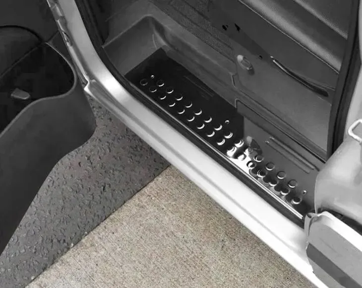 nakladki-listwy-progowe-subaru-xv-2012-stan-nowy-numer-katalogowy-producenta-6802091fl-producent-omtec