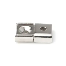 uchwyt-magnetyczny-plytkowy-z-otworem-pod-wkret-ump-10x135x5-n-10-sztuk