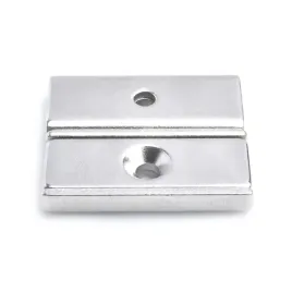 uchwyt-magnetyczny-plytkowy-z-otworem-pod-wkret-ump-30x135x5-n-2-sztuki