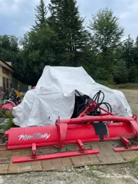 pokrowiec-na-ratrak-pistenbully-300-wytrzymaly-na-kazdy-wymiar