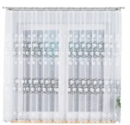firana-gotowa-zakardowa-krotka-biala-600x160-cm-do-pokoju-kuchni-na-zabki