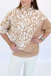 karmelowo-kremowy-sweter-panterka-oversize-ze-stojka-uni