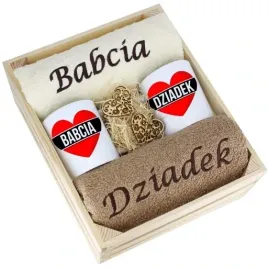 prezent-dla-babci-i-dziadka-komplet-recznikow-i-kubkow-w-skrzynce-polski