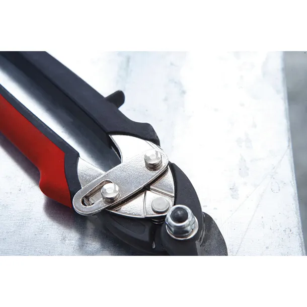 bessey-handsnips-small-and-manoeuvrable-d15a