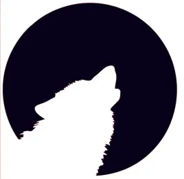 naklejka-na-auto-szybe-wilk-wyje-do-ksiezyca