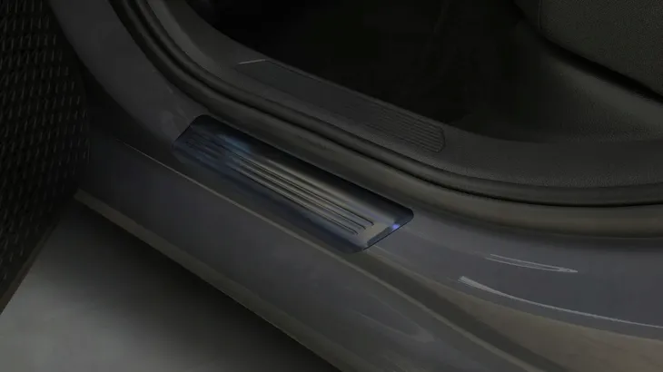 vw-golf-viii-hatchback-5d-2019-nakladki-progowe-producent-avisa