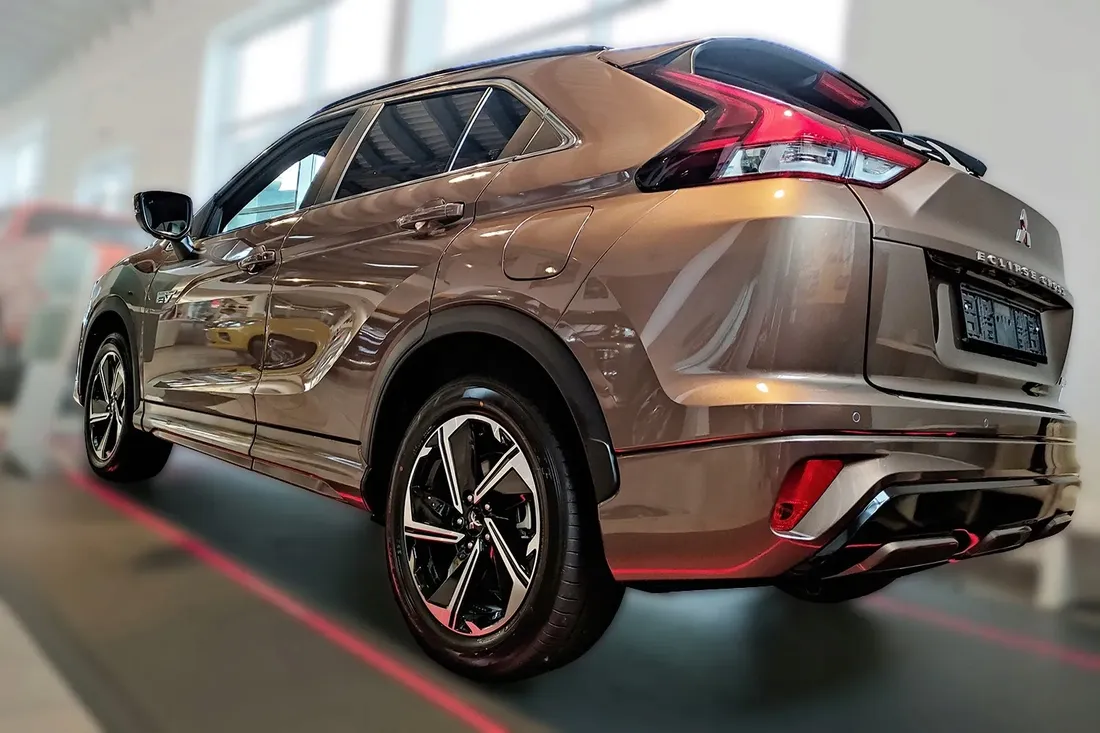 mitsubishi-eclipse-cross-2021-nakladki-progowe-stan-nowy