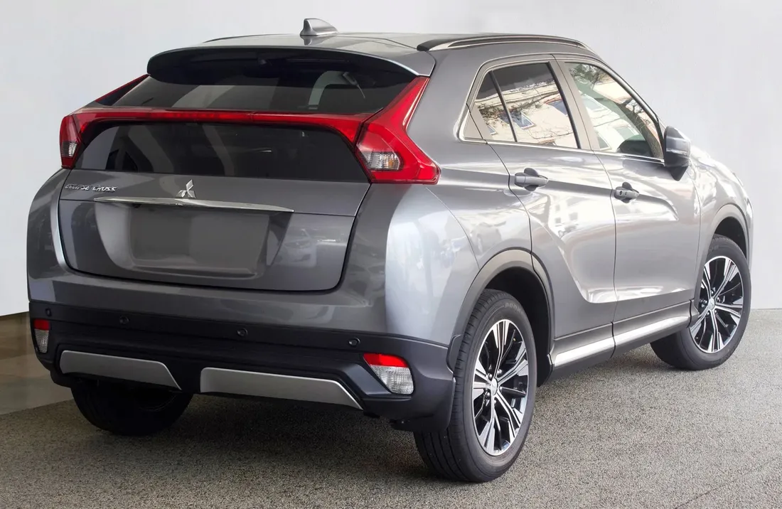 mitsubishi-eclipse-cross-2018-nakladki-progowe