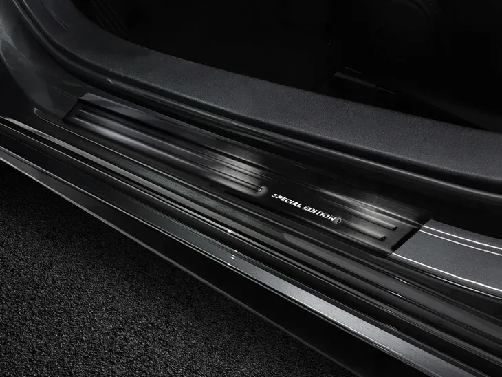 mazda-3-iv-5d-2019-nakladki-progowe-progi-stan-nowy