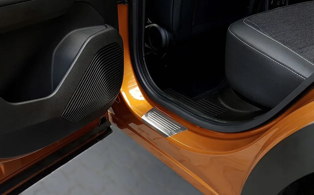 renault-captur-ii-2019-nakladki-progowe-progi-stan-nowy