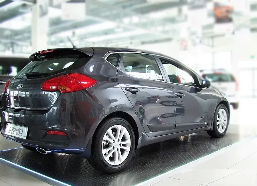 kia-ceed-2012-2017-hatchback-listwy-boczne-drzwi