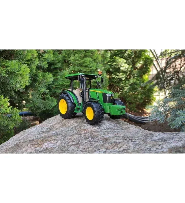 bruder-traktor-john-deere-5115m-02106