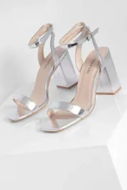 t23304-boohoo-wide-fit-srebrne-sandaly-na-klocku-20-37